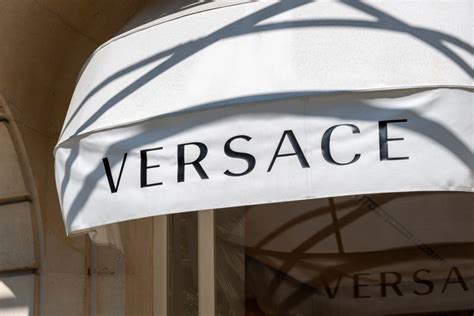 litigio versace belen|FTC gets verdict in Coach/Versace $8.5 billion luxury merger case.